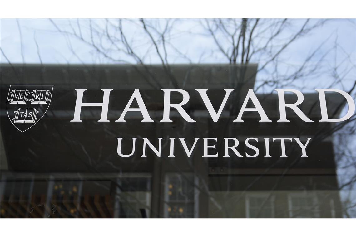 Harvard klagt gegen Ausschluss internationaler Studierender Harvard soll nach dem Willen der US-Regierung künftig im Rahmen eines speziellen Bundesprogramms keine neuen Studierenden aus dem Ausland mehr aufnehmen dürfen.