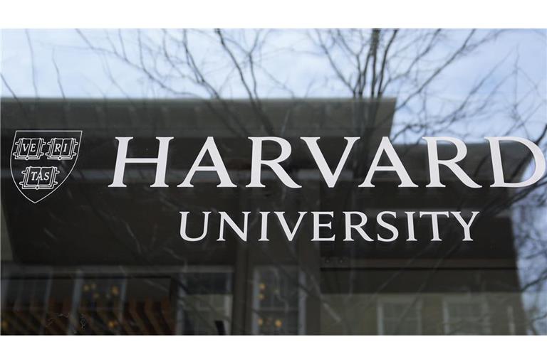 Harvard soll nach dem Willen der US-Regierung künftig im Rahmen eines speziellen Bundesprogramms keine neuen Studierenden aus dem Ausland mehr aufnehmen dürfen.