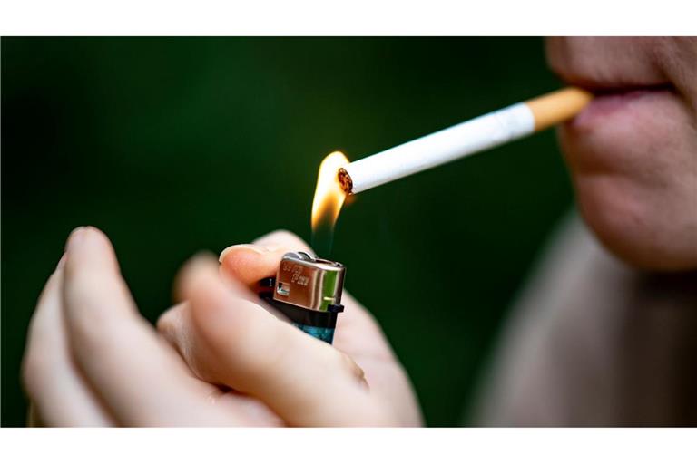 Haste mal Feuer? Der Raucheranteil in Deutschland ist noch immer hoch.