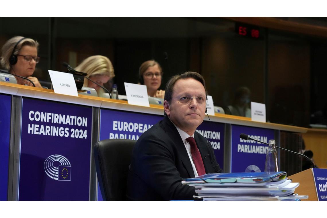 Wer in der EU bald für Aufmerksamkeit sorgen könnte Hat wegen seiner engen Kontakte zu Viktor Orban keinen leichten Stand in Brüssel: Olivier Varhelyi. (Archivbild)