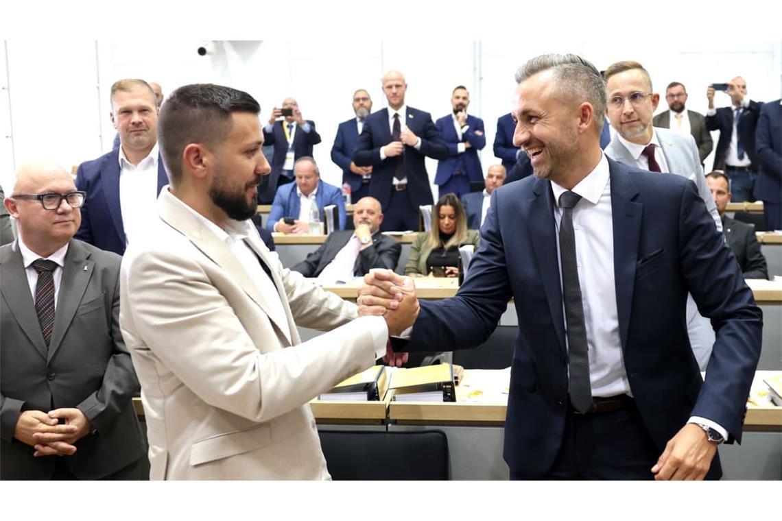 Hatte am Dienstag doppelt Grund zur Freude: AfD-Spitzenkandidat Ulrich Siegmund (rechts) neben dem neuen Landtagspräsidenten Tobias Rausch.