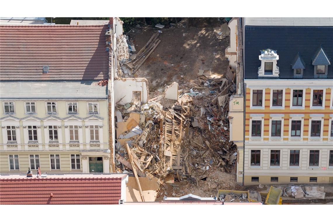 Hauseinsturz in Görlitz: Trümmerfeld eines Gründerzeithauses in Drohnenaufnahme.