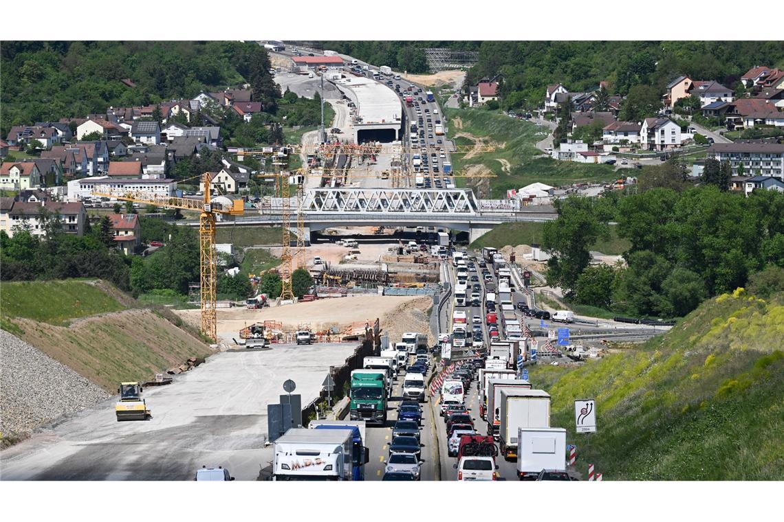 Haushaltslücke droht Verkehrsprojekte zu verzögern (Foto-Archiv).
