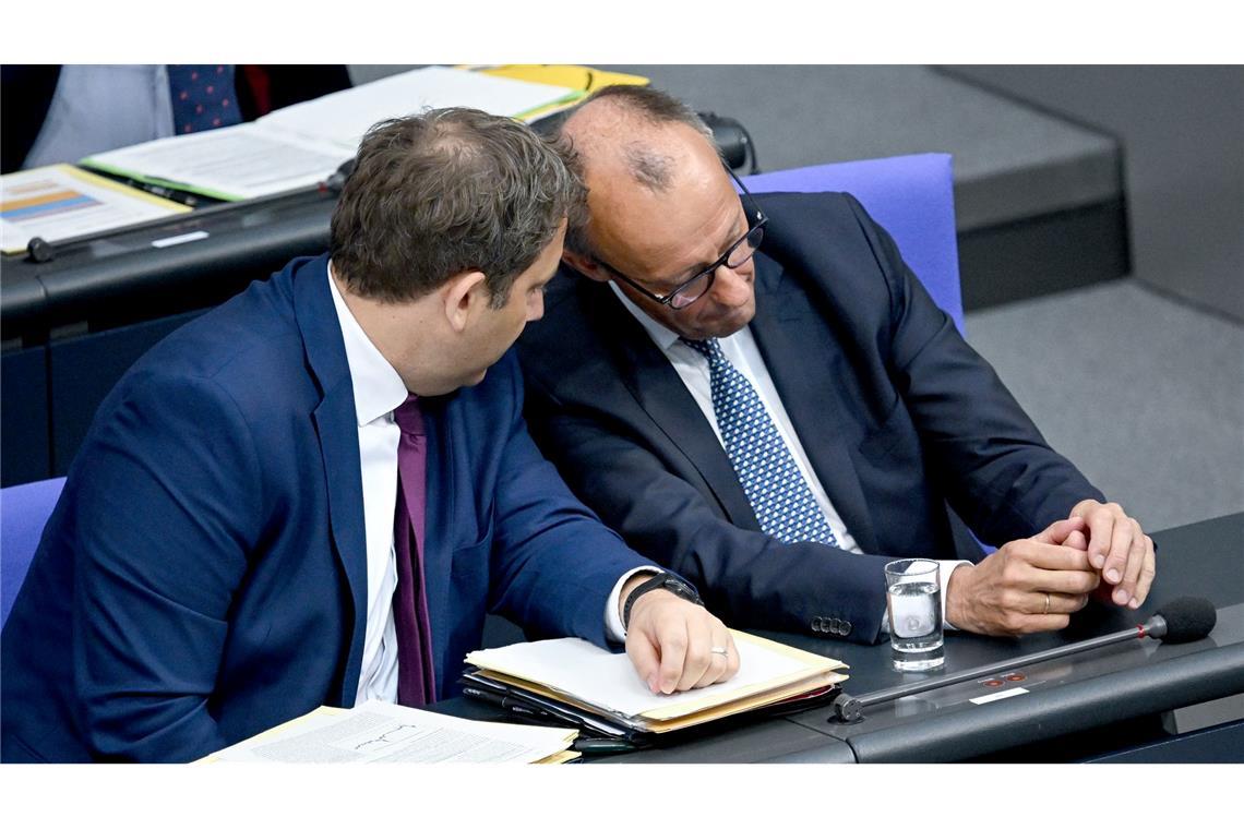 Haushaltswoche im Bundestag: Klingbeil und Merz im Gespräch