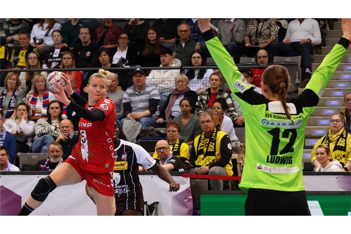 Pokalsieg als vorgezogenes Abschiedsgeschenk für Coach Vestergaard HBL-Linksaußen Antje Döll warf im Finale sechs Tore.