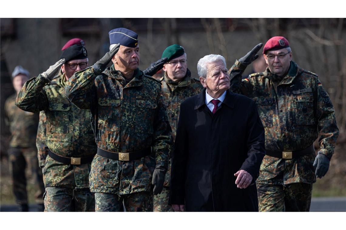 Division für Heimatschutz - Gauck: "Mentalitätswandel jetzt" Heer stellt neue Heimatschutzdivision auf