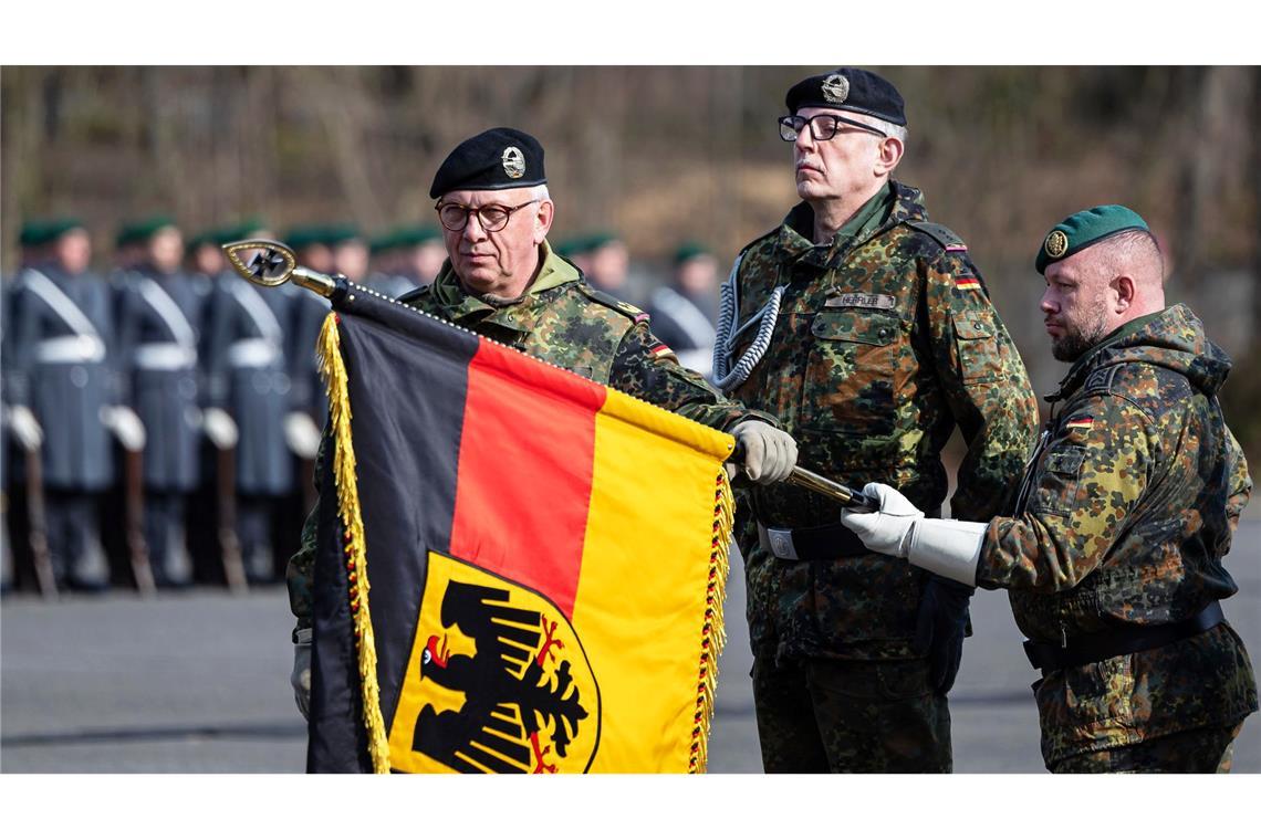 Division für Heimatschutz - Gauck: "Mentalitätswandel jetzt" Heer stellt neue Heimatschutzdivision auf