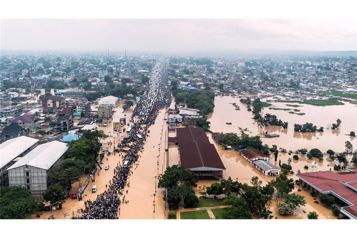 Bilder des Tages Heftiger Regen setzt Kinshasa unter Wasser