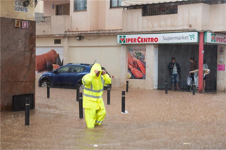 Heftiger Regen, Überschwemmungen und Chaos am Flughafen: Hier finden Sie die wichtigsten Nachrichten und Hintergründe zu den Ereignissen auf Ibiza.