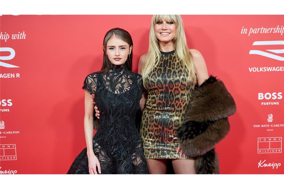 Heidi Klum steht neben ihrer Tochter Leni. (Archivbild)