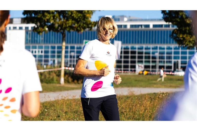 Heike Drechsler schnürte die Laufschuhe und ging mit Wörwag Pharma auf die fünf Kilometer lange Strecke beim Flugfeld-Firmenlauf.