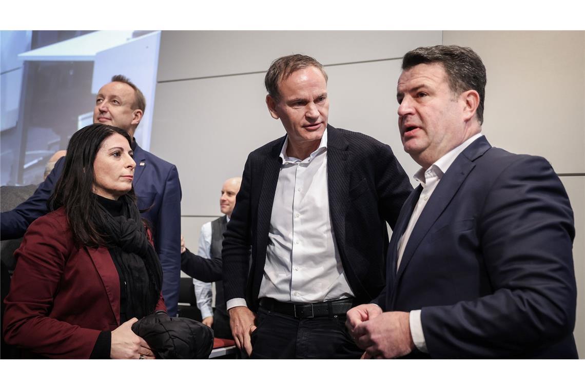 VW-Chef verteidigt Sparkurs - "Buh"-Rufe bei Versammlung Heil sprachen neben Blume und Cavallo als Gastredner zur Belegschaft.