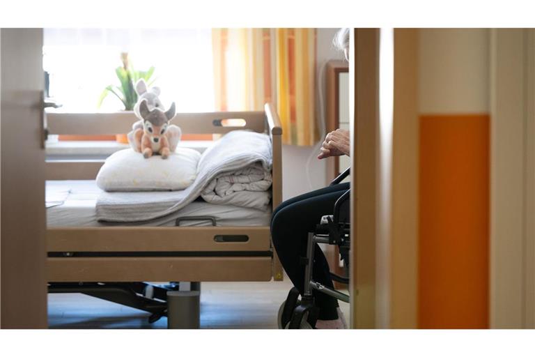 Heimplätze werden für Pflegebedürftige immer teurer. (Archivbild)
