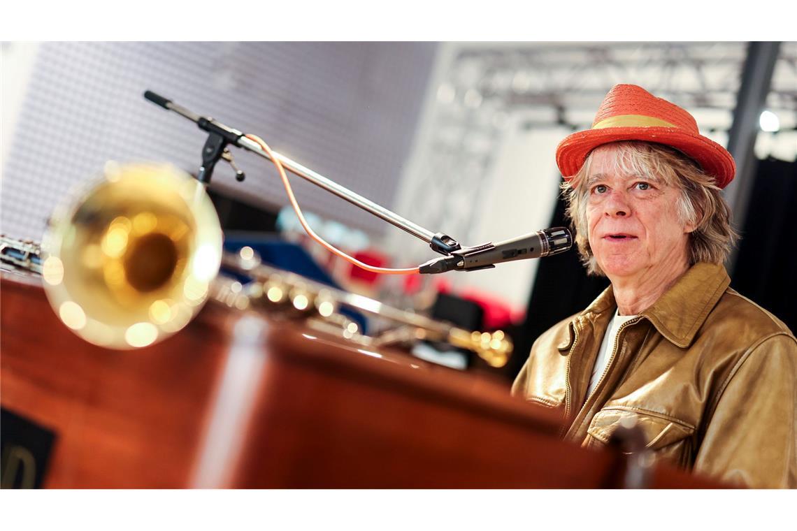 Helge Schneider wird 70 - und macht weiter Quatsch und Musik Helge Schneider spielt eine ganze Reihe von Instrumenten. (Archivbild)