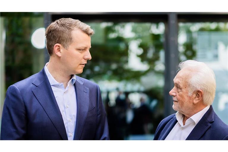 Henning Höne (l) lässt Wolfgang Kubicki den Vortritt.