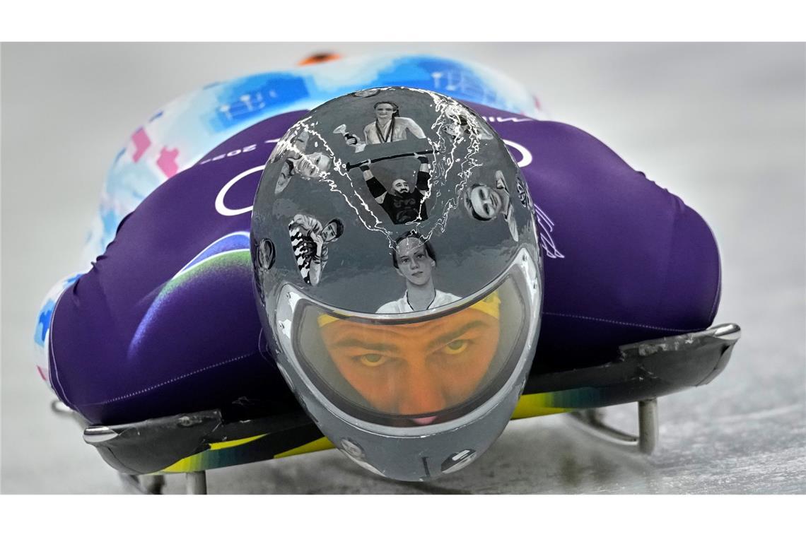 Heraskewytsch erinnert mit besonderen Helm an durch den Krieg gefallene Sportkollegen.