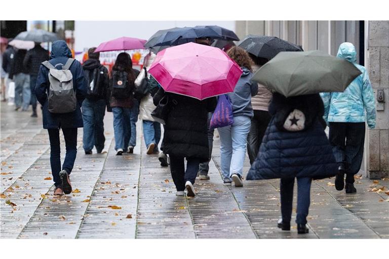 Herbstliches Wechselspiel aus Sonne, Nebel und Wolke zum Monatsende. Danach folgt Regen (Archivbild).