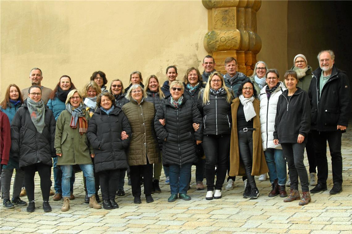 Proben für eine Reise durch bekannte Musicals Herrliche Umgebung und Landschaft, beste Probenbedingungen, schönes Ambiente im Schloss und prima Stimmung beim Liederkranz-Da Capo-Probenwochenende auf der Kapfenburg bei Lauchheim. Foto: Liederkranz Murrhardt