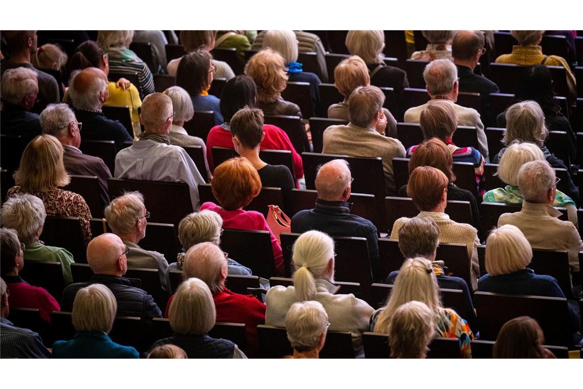 Heute ist für viele im Alter die gesetzliche Rente Haupteinkommensquelle - um die Zukunft wird gerade gestritten. (Symbolbild)