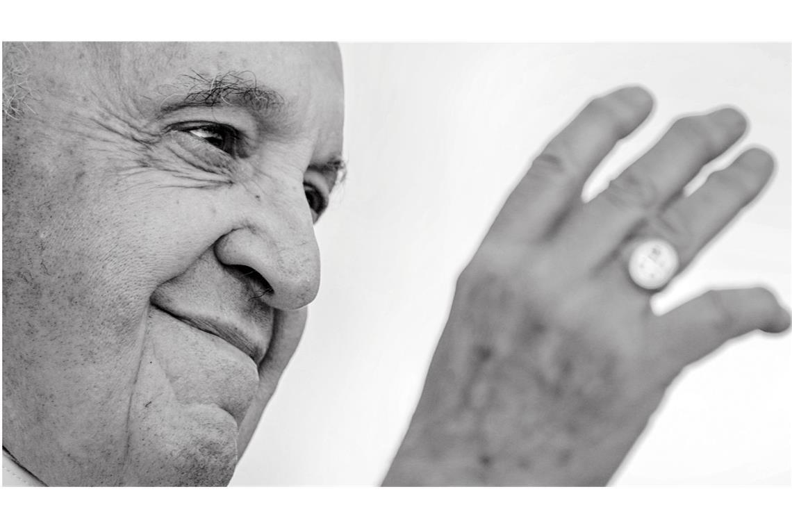 Konklave: Wann und wie wählen die Kardinäle den neuen Papst? „Heute Morgen um 7.35 Uhr ist der Bischof von Rom, Franziskus in das Haus des Vaters zurückgekehrt“, heißt es in der Mitteilung des Vatikans. „Sein ganzes Leben war dem Dienst des Herrn und seiner Kirche gewidmet.“ Franziskus.
