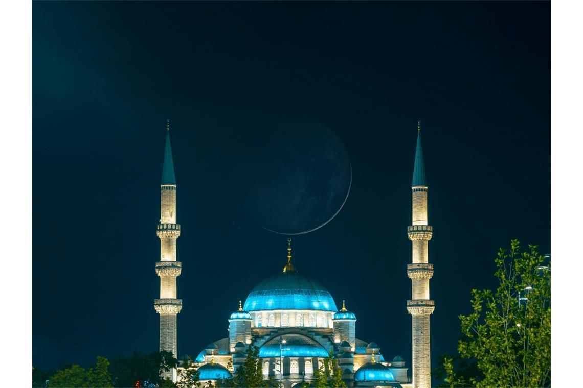 Heute Nacht ist Berat Kandili Heute Nacht ist Berat Kandili.