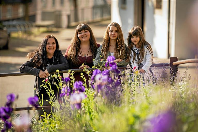 Heute sind sie meist zu viert unterwegs (von links): Alexandra Maass, Fenia Blaskic, Scarlett Maass und Avara Blaskic.Foto: Alexander Becher