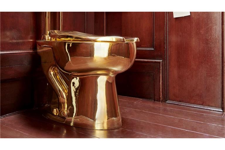 Hier durften Besucher auch sitzen: Das goldene Klo.
