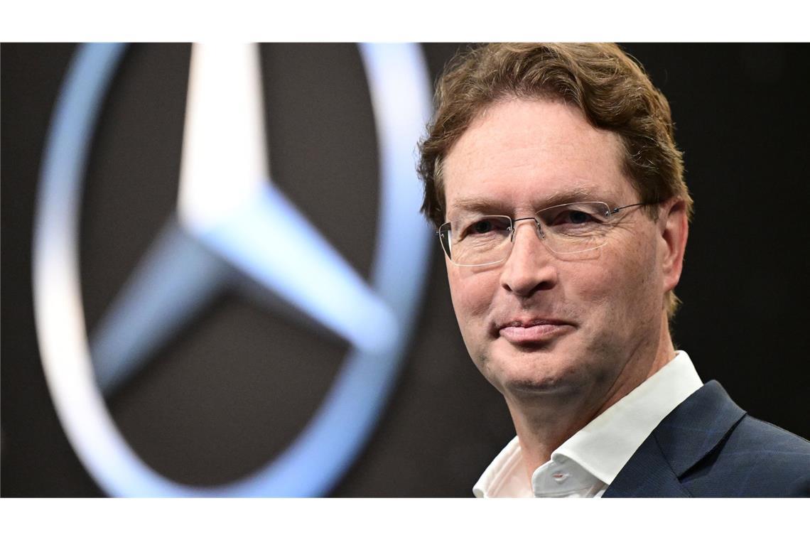 Forderung an Mercedes-Chef Källenius: „Bringen Sie den Stern wieder zum Glänzen“ Hier glänzt der Stern noch neben Mercedes-Chef Ola Källenius. Mittlerweile ist er minimalistisch weiß.