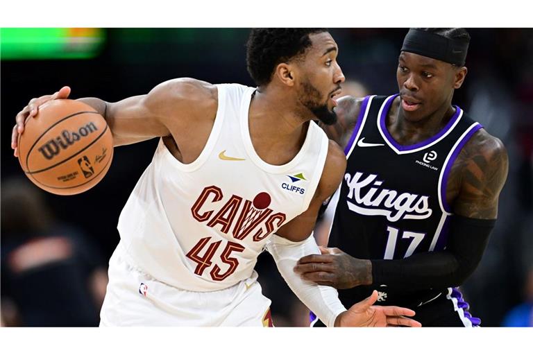 Hier spielten sie noch gegeneinander: Nun soll Dennis Schröder (re.) zu den Cleveland Cavaliers um Donovan Mitchell wechseln.