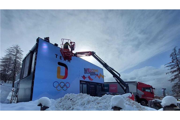 Hier werden die Fans des deutschen Teams empfangen – noch aber wird an der Fan-Zone am Deutschen Haus in Cortina gearbeitet.