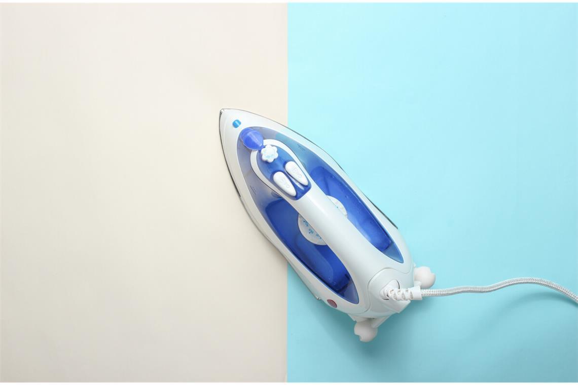 Hier zeigen wir Ihnen, wie man auch ohne Laminiergerät Folien laminieren kann. 2 Möglichkeiten im Überblick.