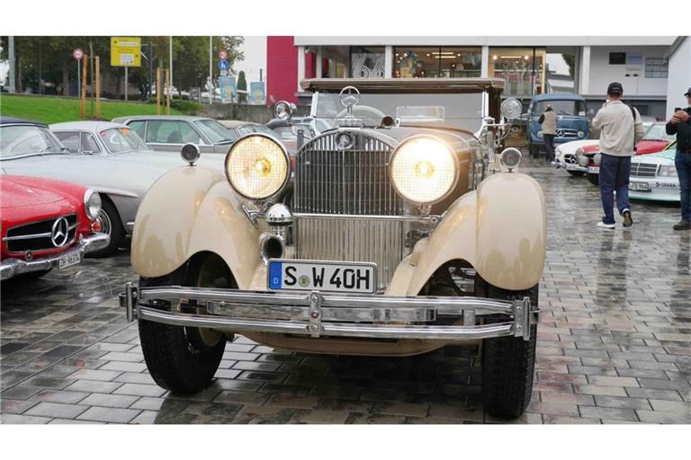 Hingucker: Ein Mercedes-Benz 540 K vor dem Start in Richtung Stuttgart.