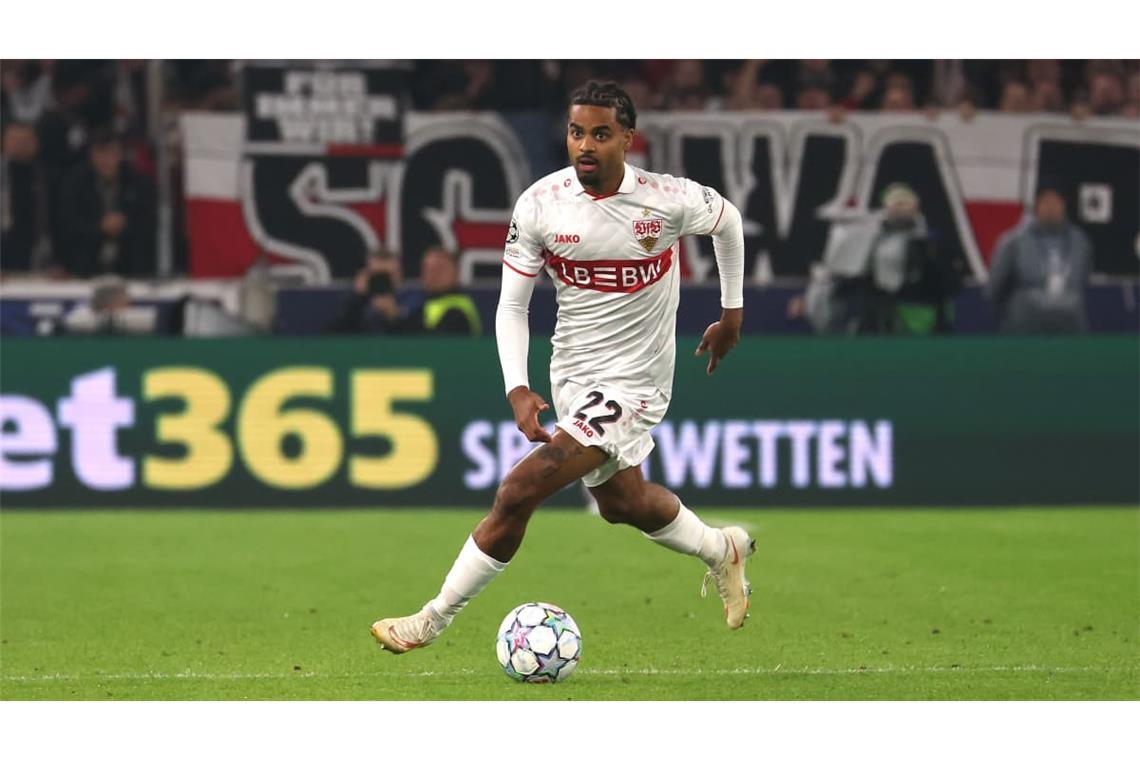 Hinten rechts spielt Lorenz Assignon.
