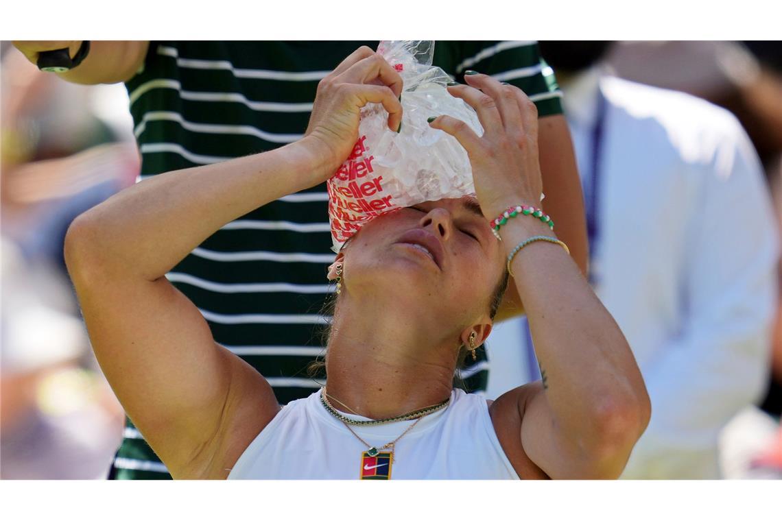 Bilder des Tages Hitze - Eisbeutel hilft beim WTA