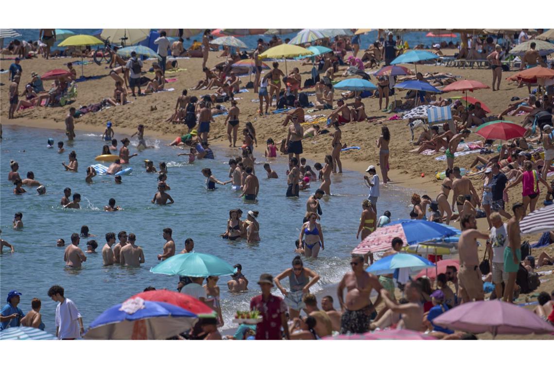 Neuer Juni-Rekord mit 46 Grad aufgestellt Hitzeperioden treten inzwischen früher im Jahr auf, was Experten mit dem menschengemachten Klimawandel in Verbindung bringen.