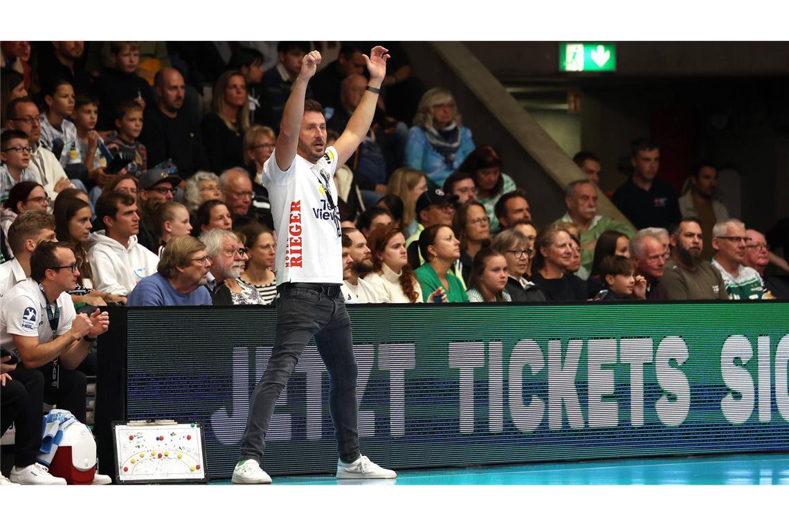Nach Pokal-Frust – Frisch Auf Göppingen kämpft Hannover nieder Hoch erfreut: FAG-Coach Ben Matschke.