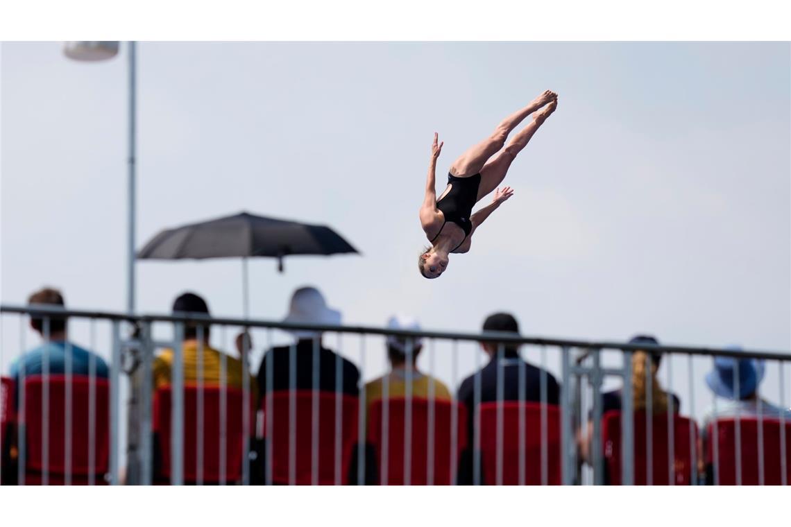 Hoch hinaus: Iris Schmidbauer aus Deutschland in Aktion im Halbfinale des 20-Meter-Plattformspringens bei der Schwimm-WM in Singapur.