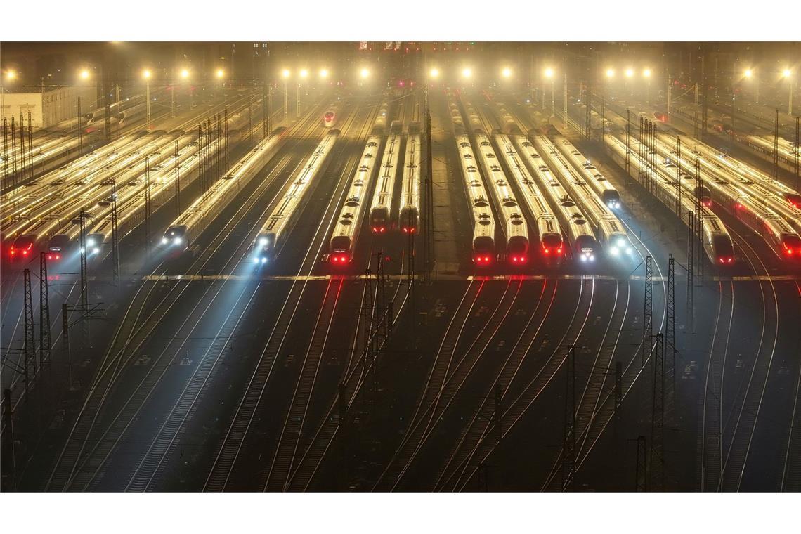 Bilder des Tages Hochgeschwindigkeitszüge in China.