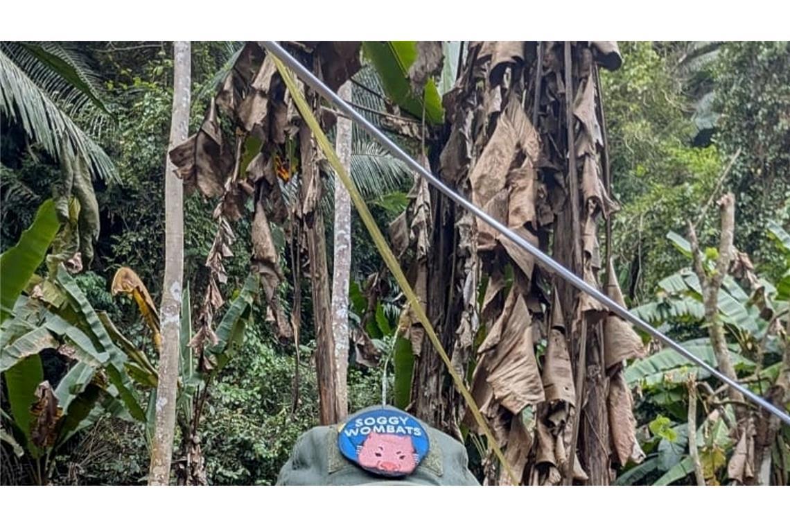Höhlentaucher Josh Richards ist in Laos, um die Mission zu unterstützen. Er entdeckte nun ein Loch im Berg, das zu zwei Vermissten führen könnte.