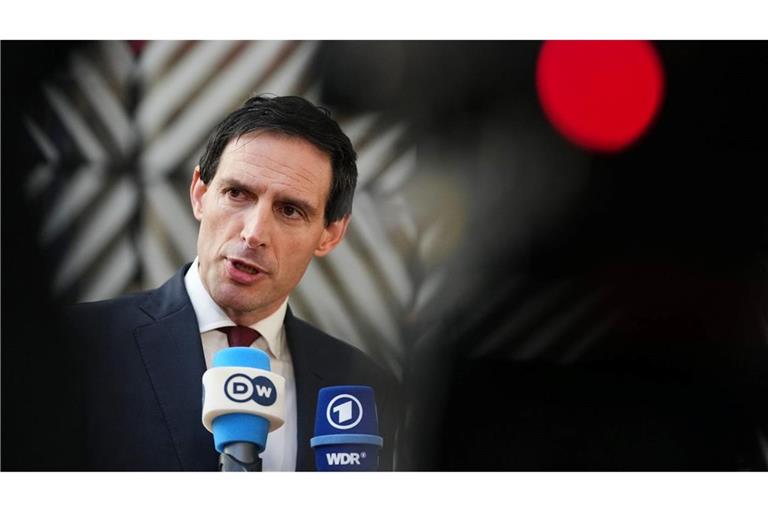 Hoekstra kündigt an, dass die EU auf dem Klimagipfel für mehr Ehrgeiz kämpfen will.