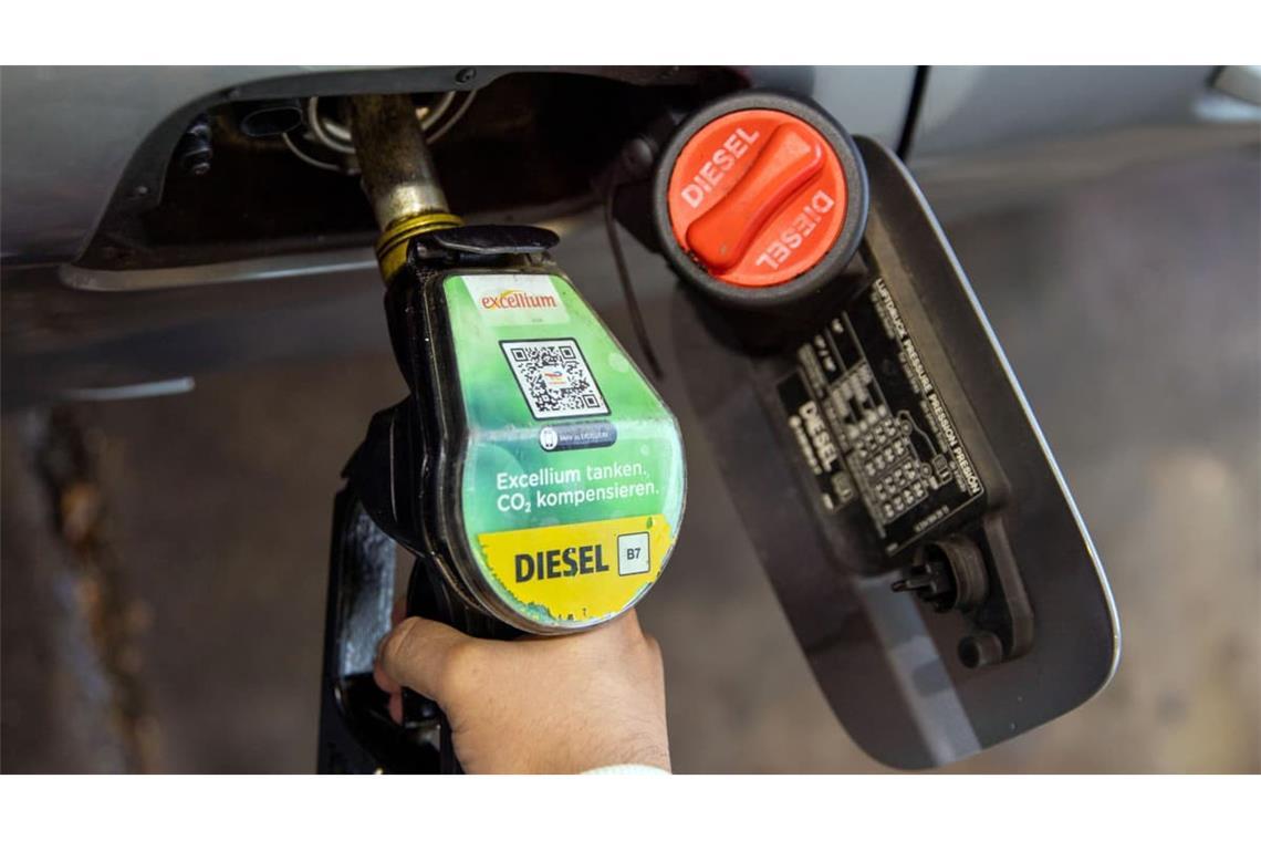 Hohe Spritkosten: Friedrich Merz hat angekündigt, dass die Autofahrerinnen und -fahrer mit Entlastungen rechnen können.