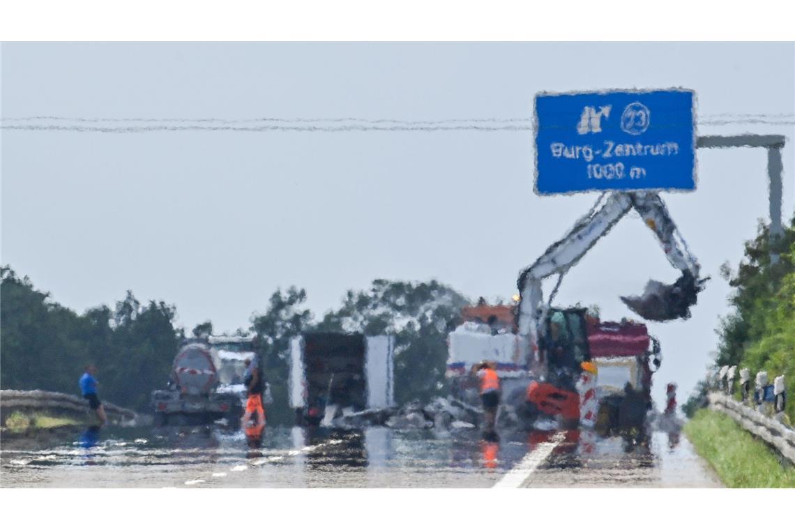 Hohe Temperaturen können auf Autobahnen zu gefährlichen Fahrbahnschäden führen – zuletzt war das etwa auf der A2 der Fall.