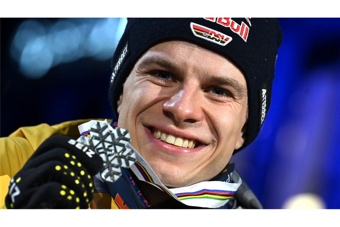 Holte bei der WM 2025 die einzige Skisprung-Medaille: Andreas Wellinger.