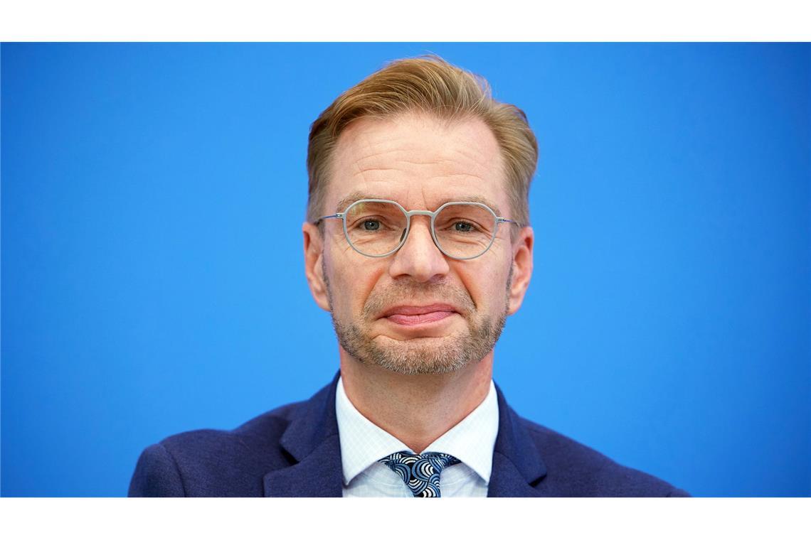 Steuerzahlerbund: Beamtenstatus auf den Prüfstand stellen Holznagel forderte, die Zahl neuer Verbeamtungen auf ein Minimum und ausschließlich auf die hoheitlichen Kernbereiche zu beschränken – bei der Polizei, in der Finanzverwaltung und in der Justiz. (Archivbild)