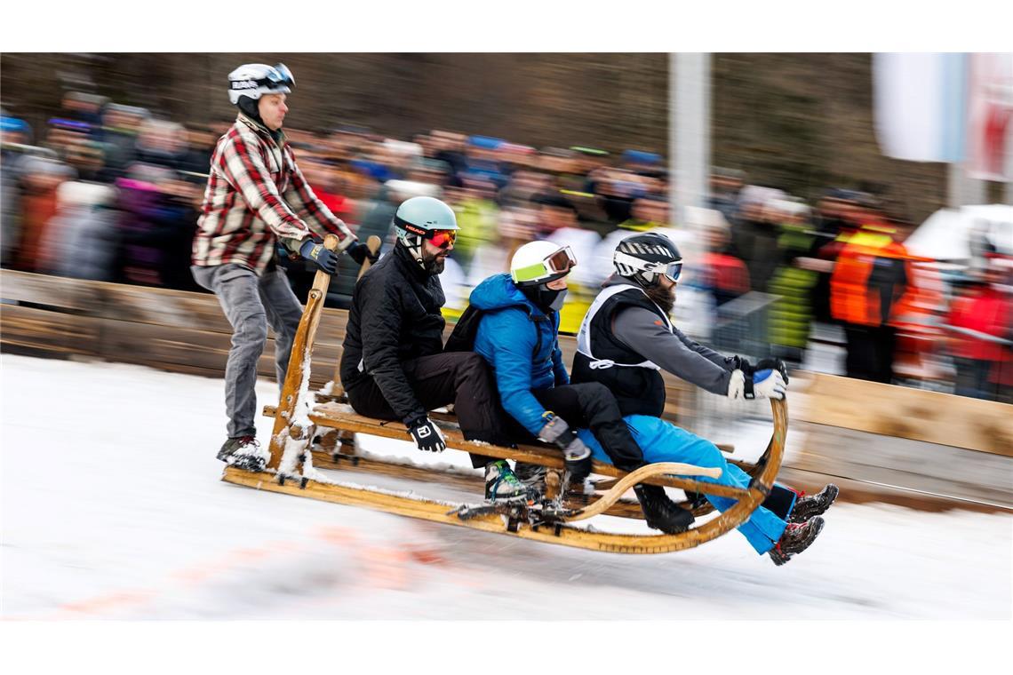 Bilder des Tages Hornschlittenrennen in Garmisch-Partenkirchen.