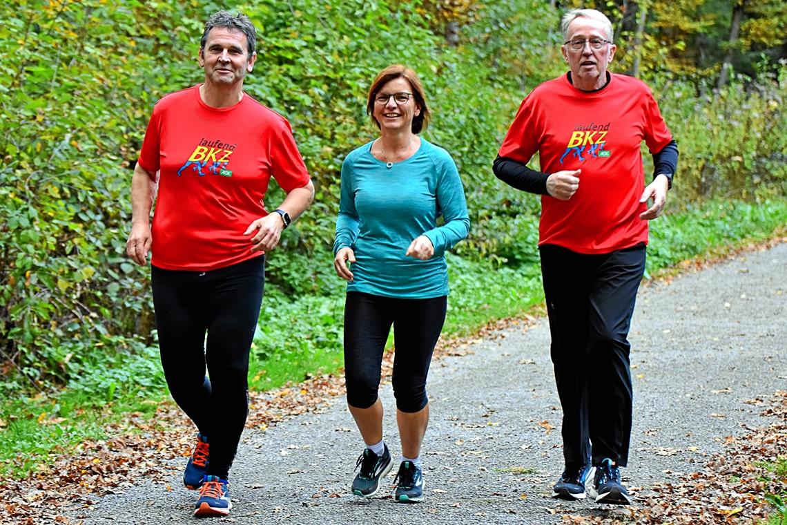 Trio will zurück zur alten Form Horst Stocklossa, Andrea Seybold und Herbert Luithardt (von links) sind mit Laufend BKZ auf dem Weg zum Silvesterlauf. Foto: Tobias Sellmaier