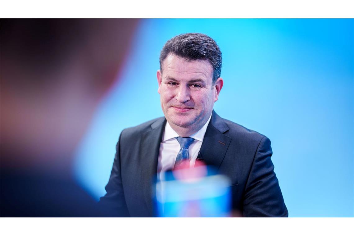 Streit um Leistungswillen - Merz: SPD denkt in Schablonen Hubertus Heil wirft Carsten Linnemann Beledigung der Menschen vor.