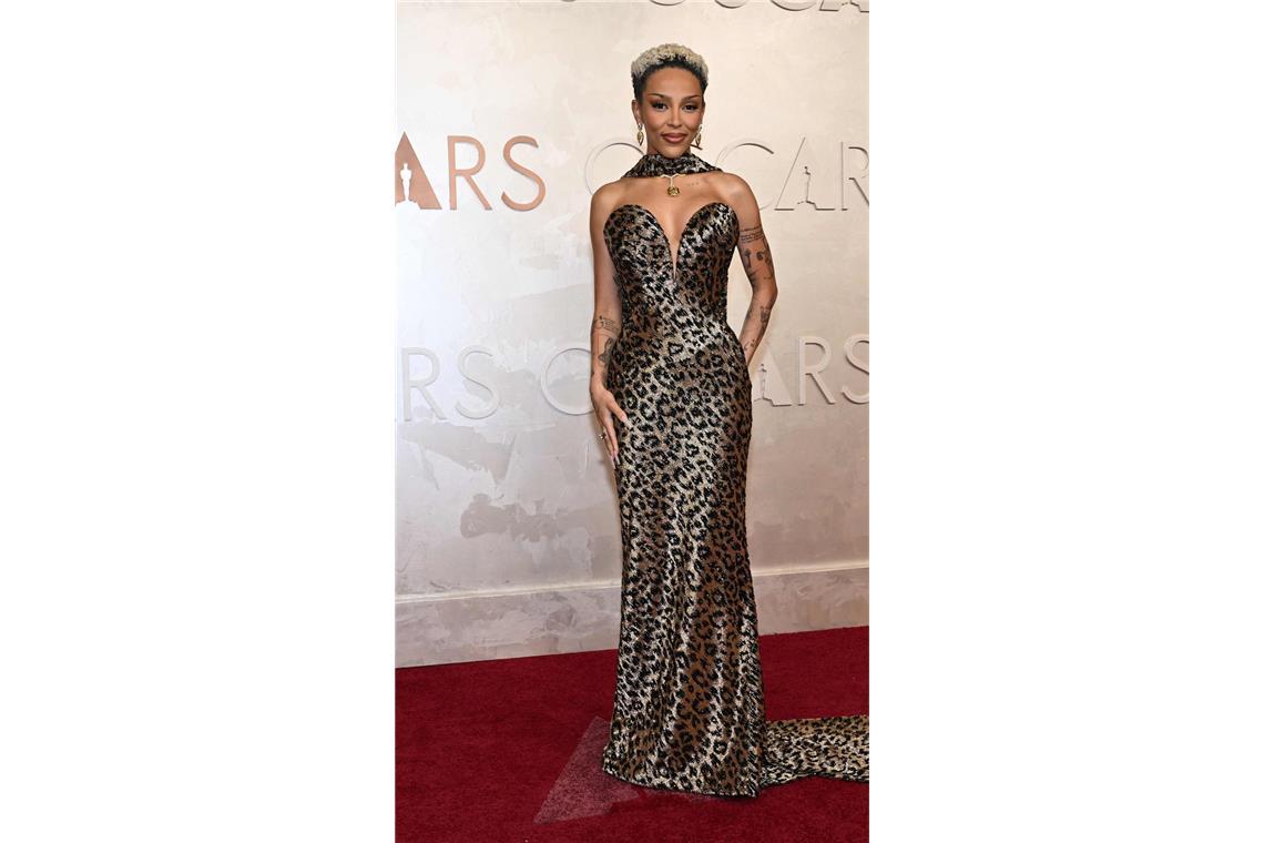 Lass funkeln – die schönsten (und schlimmsten) Oscar-Roben Hui! Doja Cat im Großkatzen-Look – das schimmernde Leopardenkleid ist ein Entwurf des französischen Modehauses Balmain.