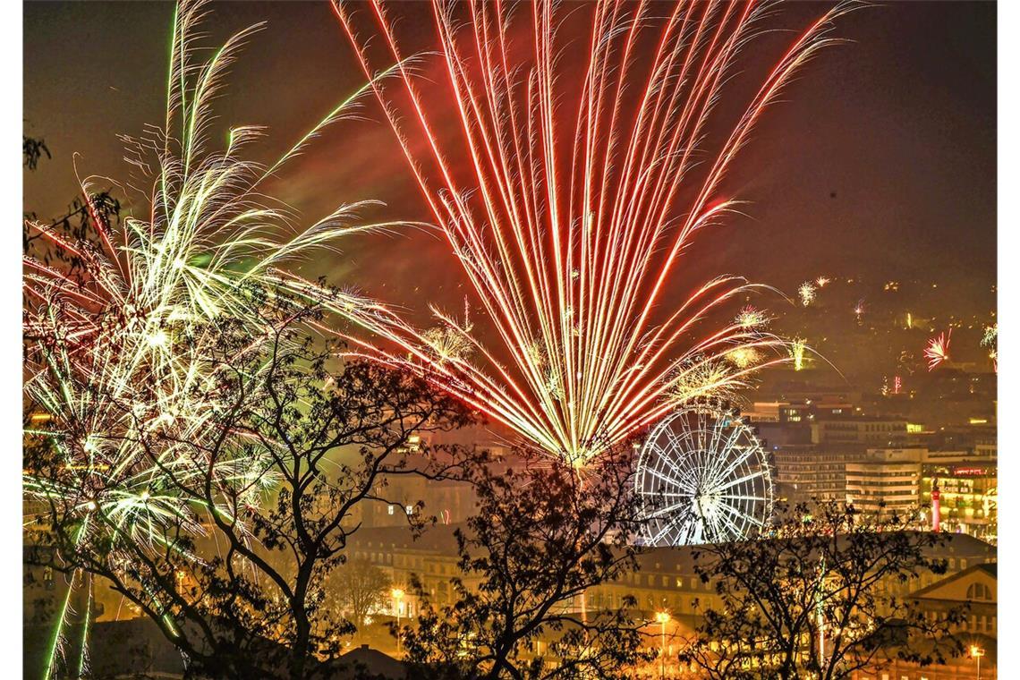 Die Polizei schaut live auf das Partygelände Hunderte Einsatzkräfte sorgen an Silvester für Sicherheit.