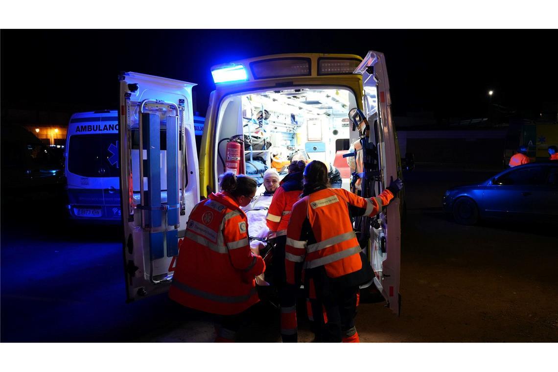 Hunderte Sanitäter, Polizisten und Feuerwehrleute waren nach dem schweren Zugunglück im Einsatz.